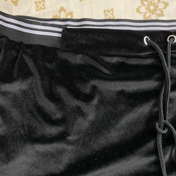 Black velvet joggers plus size - Picture 2 of 2